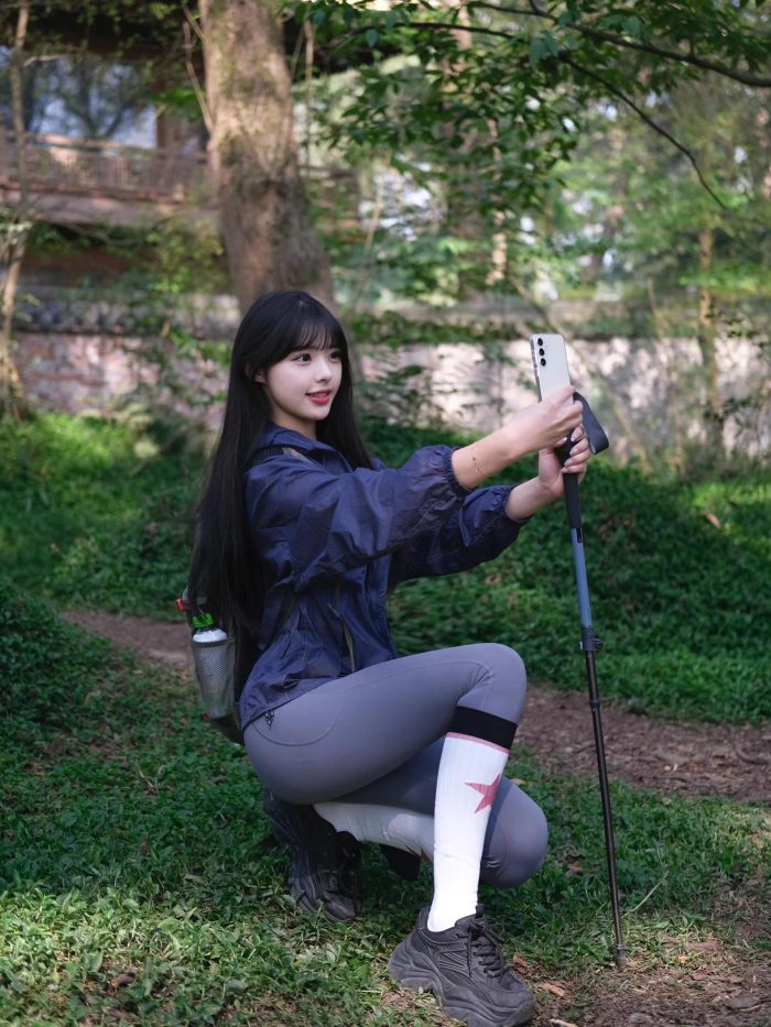 爱爬山的瑜伽裤MM，太甜美了！~-开心图库