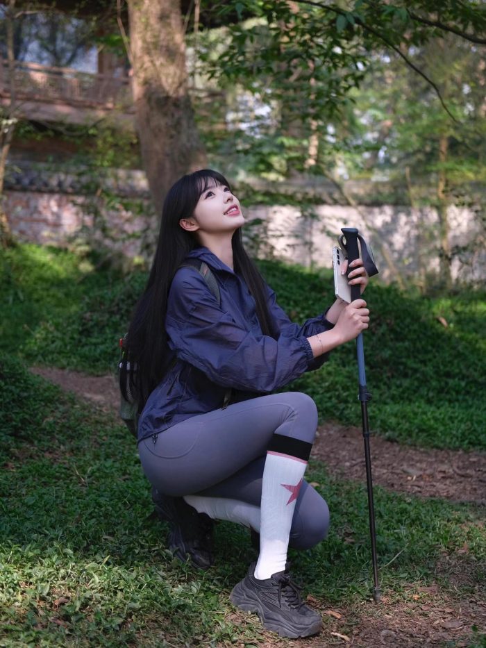 爱爬山的瑜伽裤MM，太甜美了！~-开心图库