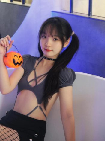 图片[5]-网格丝袜的清纯双马尾小姑娘-开心图库