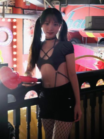 图片[2]-网格丝袜的清纯双马尾小姑娘-开心图库