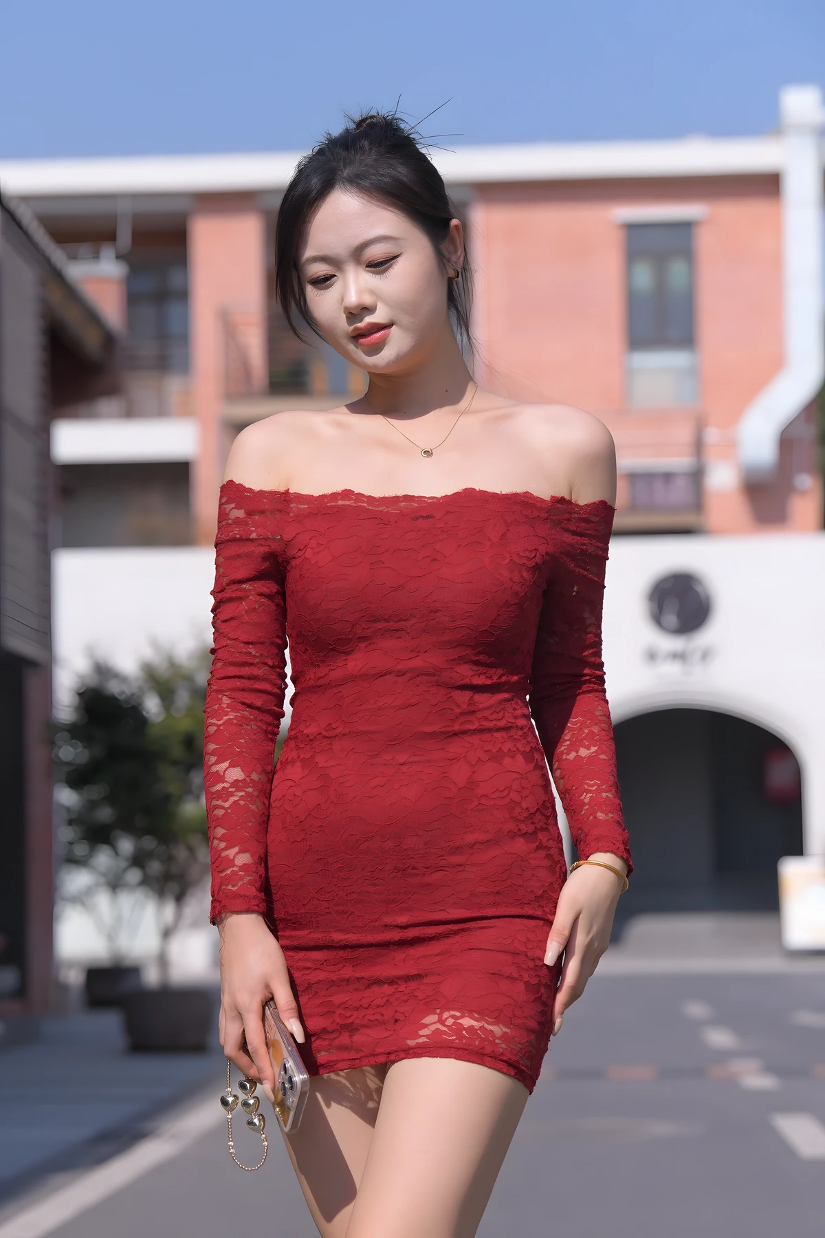 图片[2]-喜庆的红连衣裙微胖女孩-开心图库