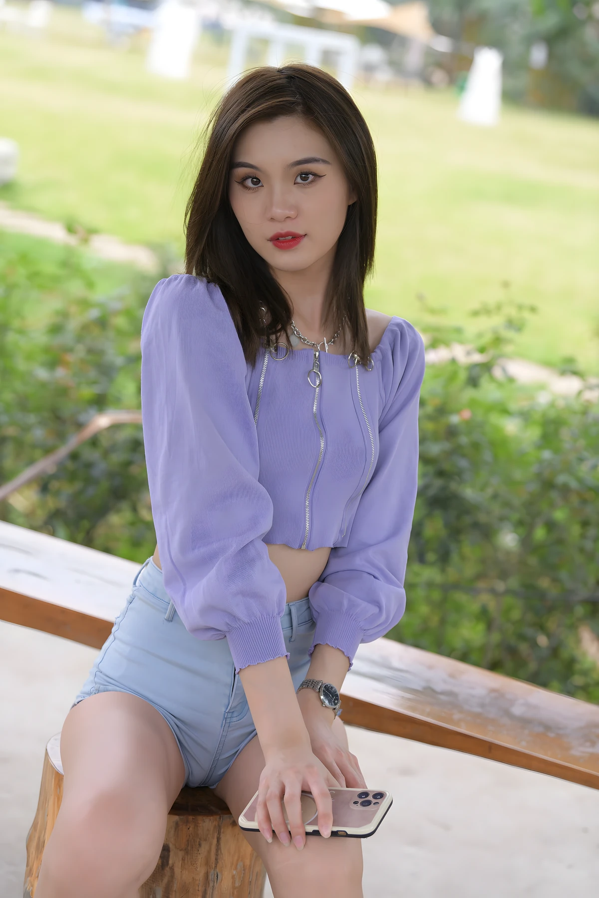 图片[2]-紫色真的很有韵味搭配牛仔热裤-开心图库